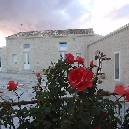 Alloggio per agriturismo Antico Carrubo *