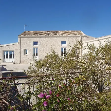 Alloggio per agriturismo Antico Carrubo *